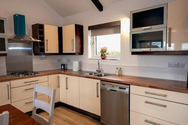 Meadowlane Lodge Корк Экстерьер фото